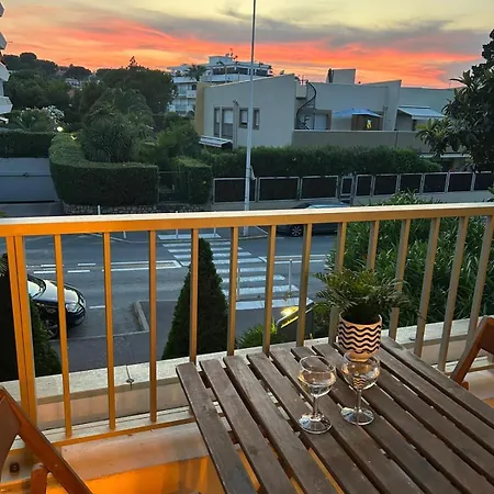 Renove A 100 Metres De La Antibes